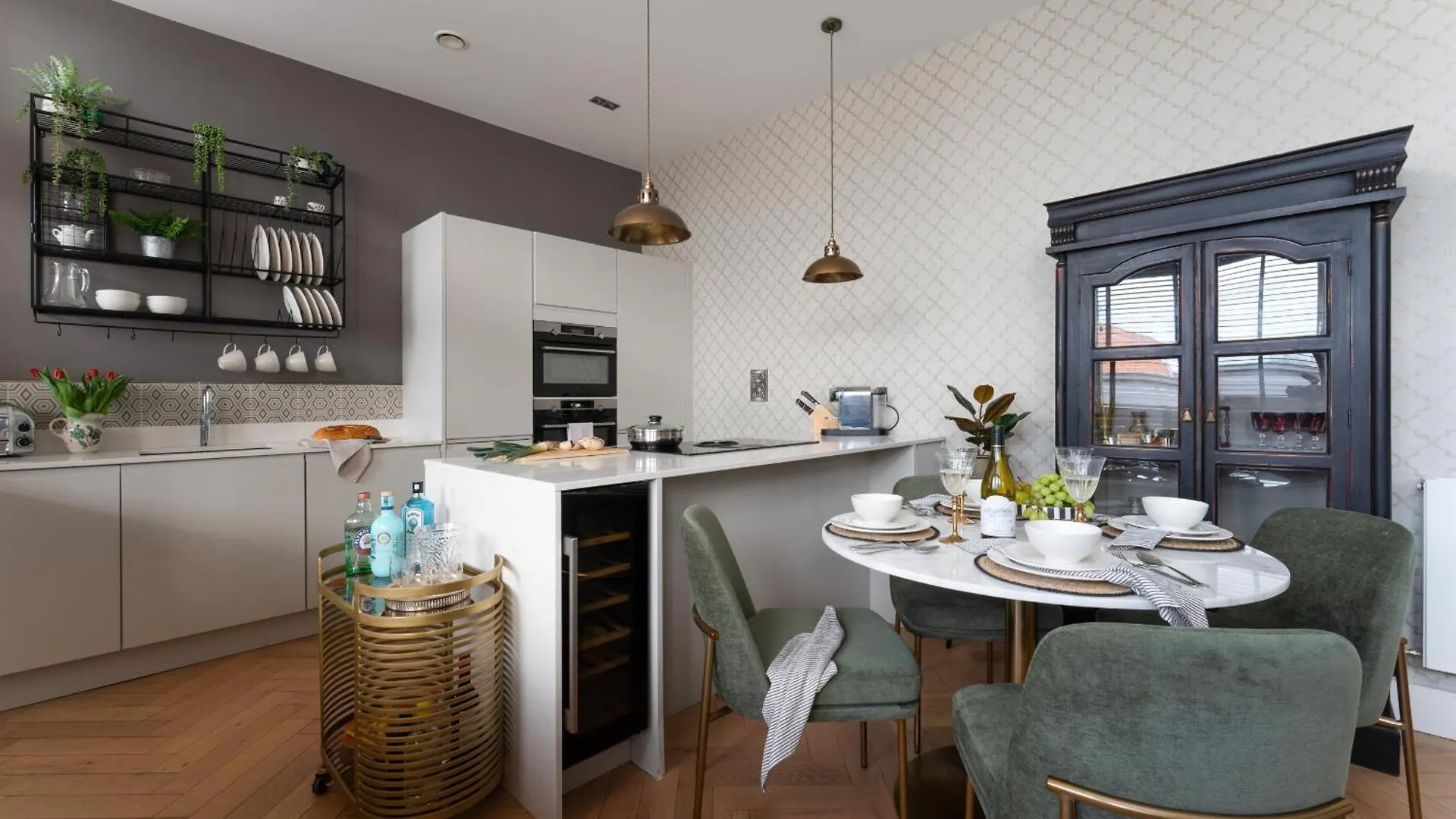 Cathedral Yard - Art Deco Luxury Apartment Exeter